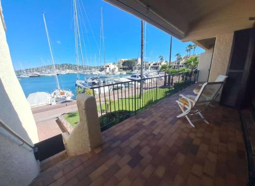 Brigantine112 - Appt 4 pers climatisé vue mer avec accès direct au port, proche de St Tropez et ses plages