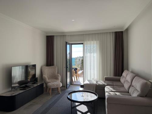 Centrale Contemporary Apartment With Direct Pool Access