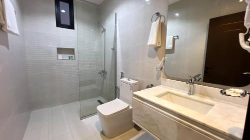 Et badeværelse på متسع للشقق المخدومة