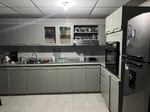 Køkken eller tekøkken på Arya Land Yoga Hostel