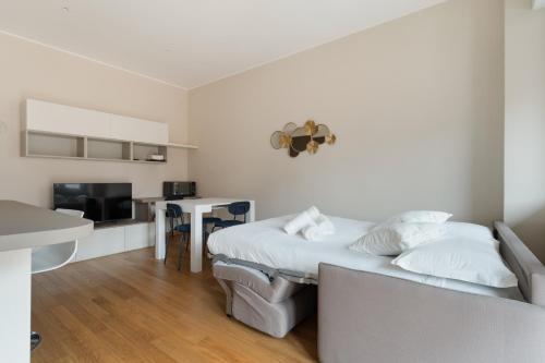 GuestHost - Bright Apartment Milan Gambara