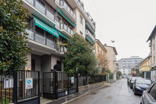 GuestHost - Bright Apartment Milan Gambara