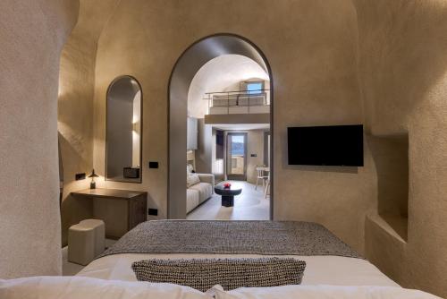 Caldera's Dream Cave House with hot tub & sea view