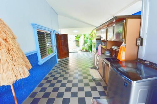 Kuchyň nebo kuchyňský kout v ubytování RungrueangPoolvilla รุ่งเรืองพูลวิลล่า