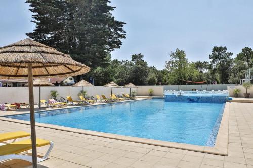 Swimmingpoolen hos eller tæt på Camping 4 étoiles - Parc aquatique - ccbec0e
