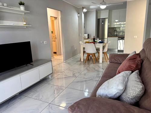 Las Americas 600 metres from the beach with 2 bedrooms and 2 bathrooms