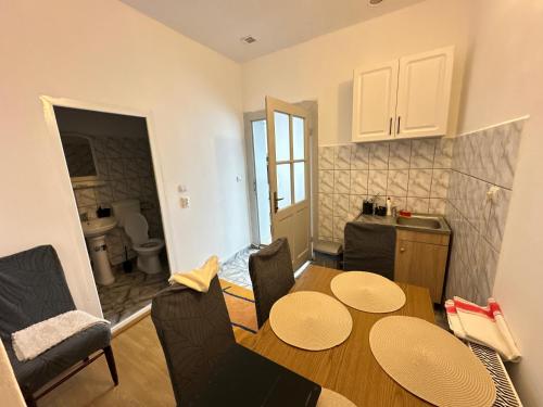 Kuchyň nebo kuchyňský kout v ubytování Casa Bunicilor