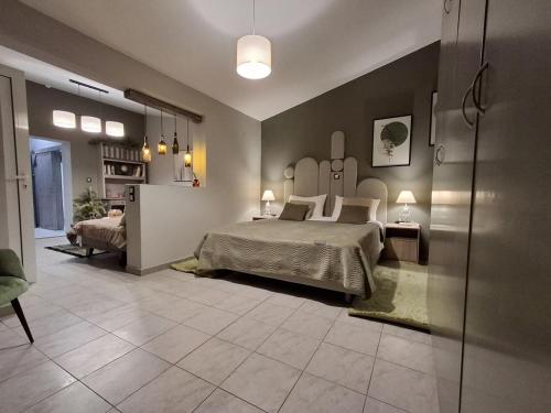 En eller flere senge i et værelse på Wine Reflections Apartment near Nafplio