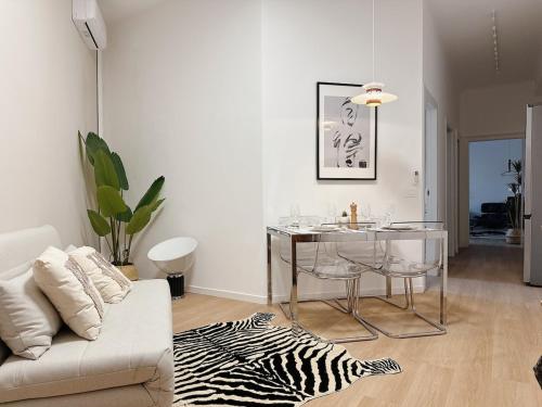 CASAQUA Sempione Designer Home 2 Bedrooms 24H Supermarket Nightlife Tram to Duomo