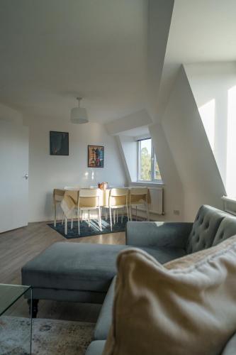 a living room with a couch and a table at Oxford Modern Living - Free Parking in Oxford