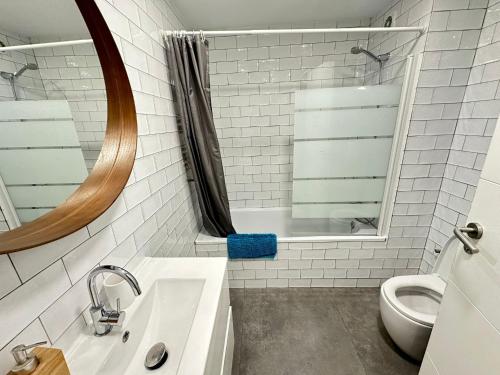 Phòng tắm tại Alojamiento Borrell