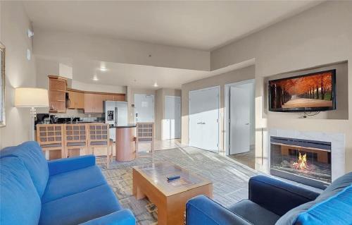 Kuchyň nebo kuchyňský kout v ubytování Stylish One Bedroom Residence with Panoramic Las Vegas Strip Views