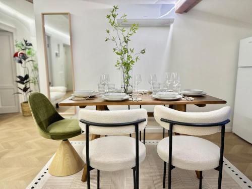 CASAQUA Designer Loft Apartment in Milan, Istria Subway Exit, Convenient Transportation