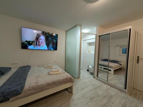 Φωτογραφία από το άλμπουμ του Cozy Studio w King-Size Bed σε Sesvete