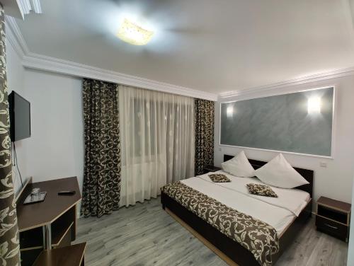 En eller flere senge i et værelse på Pensiunea Beatrice