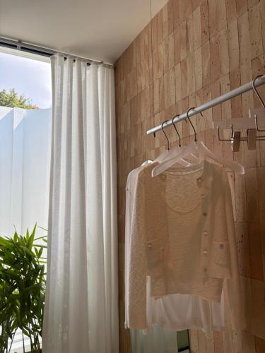 Billede fra billedgalleriet på PORTRAIT Bangsaen - Private Serviced Seaview Pool Villa i Ban Laem Thaen