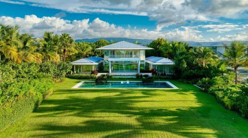 Zahrada ubytování The Grand Beachfront All-Inclusive Villa