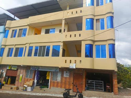 Tòa nhà nơi nhà khách tọa lạc