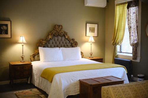 a bedroom with a bed and two lamps and a window at Hotel Tabard Inn in Washington, D.C.