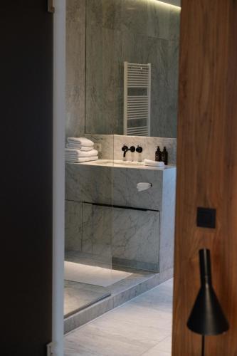 Foto A Place Antwerp - Boutique Suites & Flats - Schuttershofstraat 55 6
