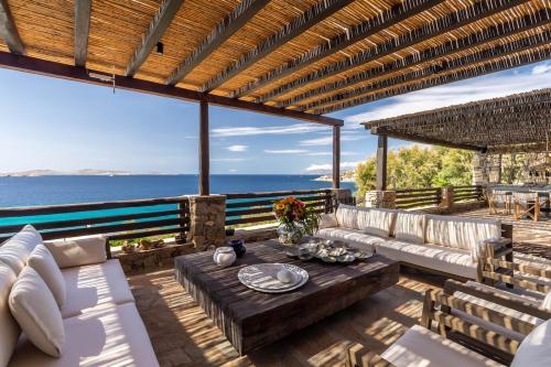 Villa Macaro with Direct Beach Access
