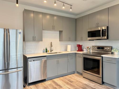 Kuchyň nebo kuchyňský kout v ubytování Luxury 5Beds 3Baths 2Balcony Penthouse 542Blvd