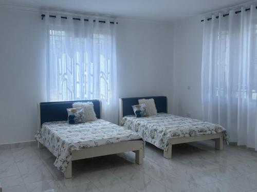 En eller flere senge i et værelse på Almarina Nairobi, Kenya