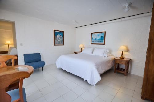 Postel nebo postele na pokoji v ubytování Hotel Las Olas Resort