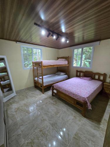 En eller flere senge i et værelse på Hacienda MartinezSierra