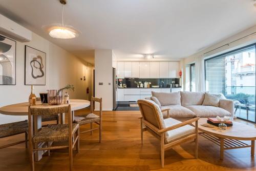 Charming 1BR Apartment Great Location