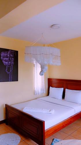 Giường trong phòng chung tại Maggie suites