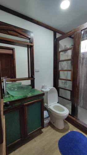 Koupelna v ubytování Casa container