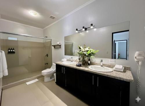 Koupelna v ubytování Renovated Casa Heron 3BR Private Pool near MA