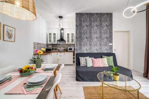 Elegant and Super Central 2BR with 2 Bathrooms