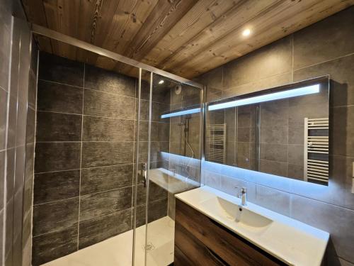 Résidence Olympic - JOLI APPARTEMENT 4 PERSONNES, PIED AUX PISTES AVEC SUPERBE VUE. SALLE DE BAIN ENTIEREMENT REFAITE A NEUF ! MAE-7669