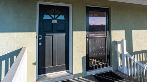 a house with a blue door and a balcony at Captains House A3 in Fernandina Beach