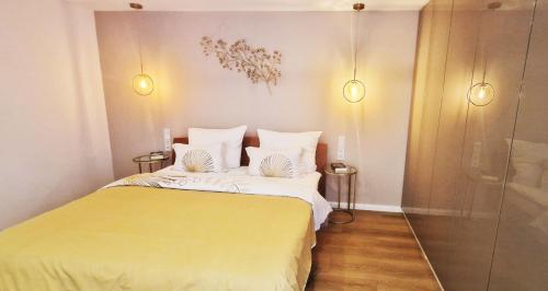 Giường trong phòng chung tại Greenline by Gregory - Apartment mit Garten in Mainz, ZDF Nähe