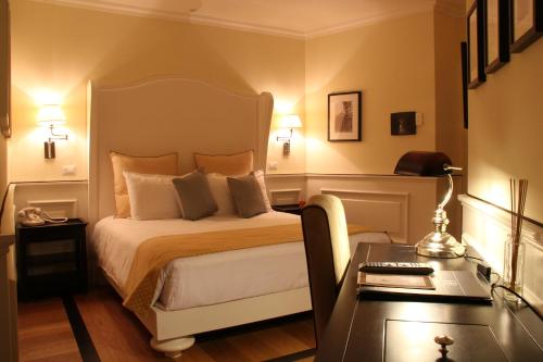 a hotel room with a bed and a desk at Hotel Bologna ***S in Verona