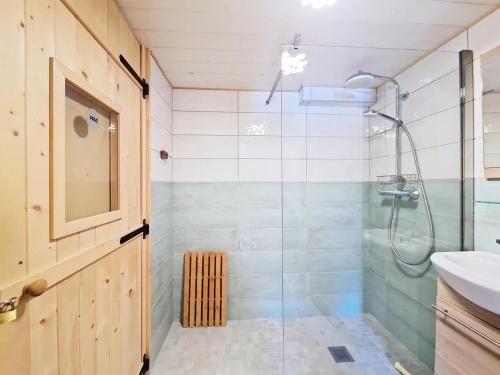 Et badeværelse på Chalets à Châtel - Chalet Casimir CSM CHARMING & NATURE 10 Pers. MAE-3393