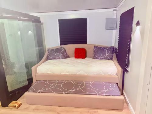 a room with two bunk beds in a room at Casa Vagon Isla Bendita 2 in La Gonzalez