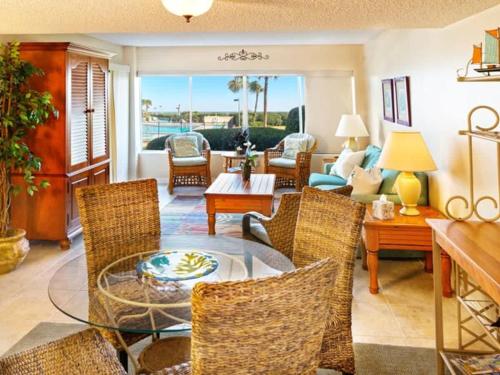 Et opholdsområde på Surf & Racquet Club C102