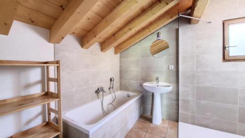 een badkamer met een ligbad en een wastafel bij Chalets à Le Biot - Chalet Mon Frère MAE-4071 in Le Biot