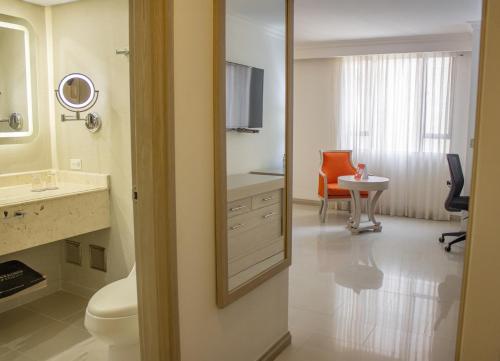 Phòng tắm tại Sonesta Hotel Cali