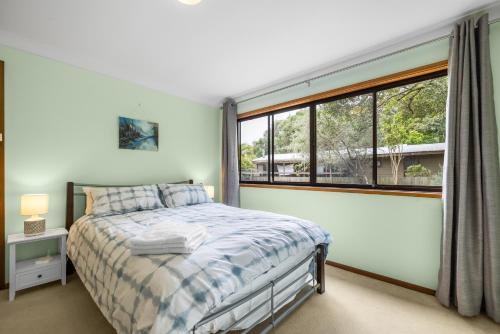 En eller flere senge i et værelse på Trial Bay Bush Haven