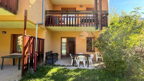 Résidence Le Palatin - Appartement au pied des pistes à Pelvoux – 4/6 Personnes MAE-3023