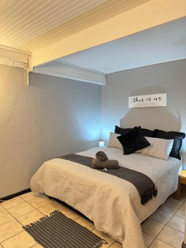 En eller flere senge i et værelse på Worcester Cozy Stay Apartments