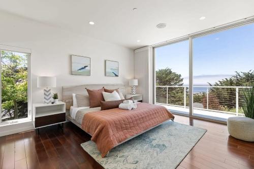 Postel nebo postele na pokoji v ubytování Marbella Lane - Cozy and Eccentric Design Home