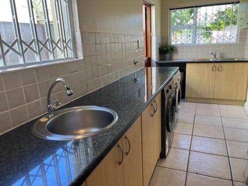 Nhà bếp/bếp nhỏ tại 4 Bedroom Bliss