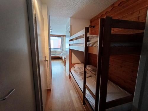 En eller flere senge i et værelse på Résidence Chalmettes - Studio 4 personnes - Skis aux pieds MAE-8554