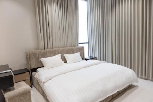 En eller flere senge i et værelse på سمو - 101 OrbitNet JED1